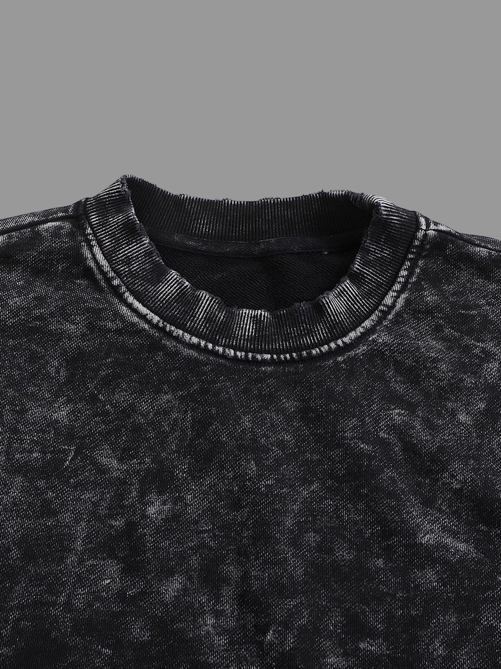 Sweat-shirt délavé à la neige et effiloché à la main