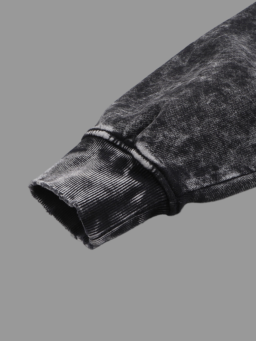 Sweat-shirt délavé à la neige et effiloché à la main