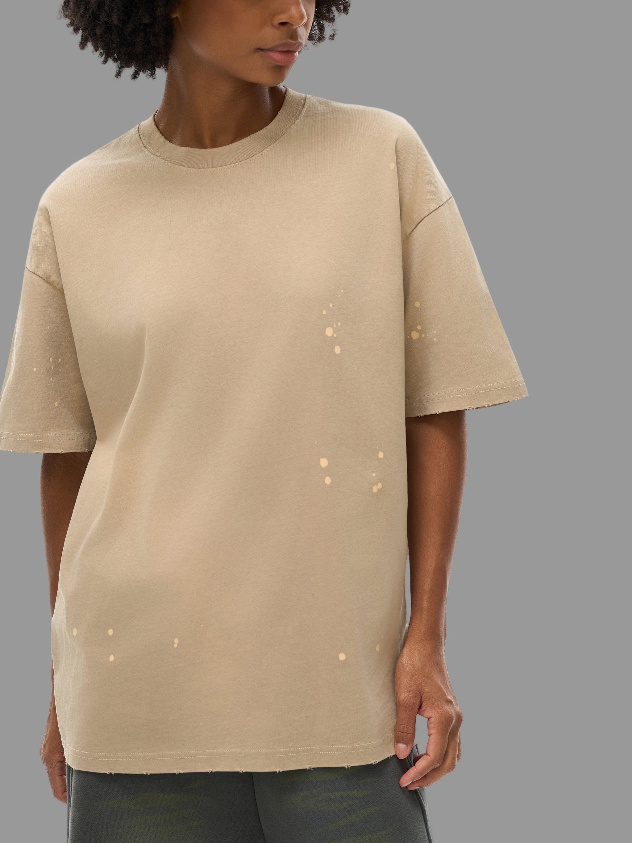 T-shirt à effet délavé et effiloché à la main