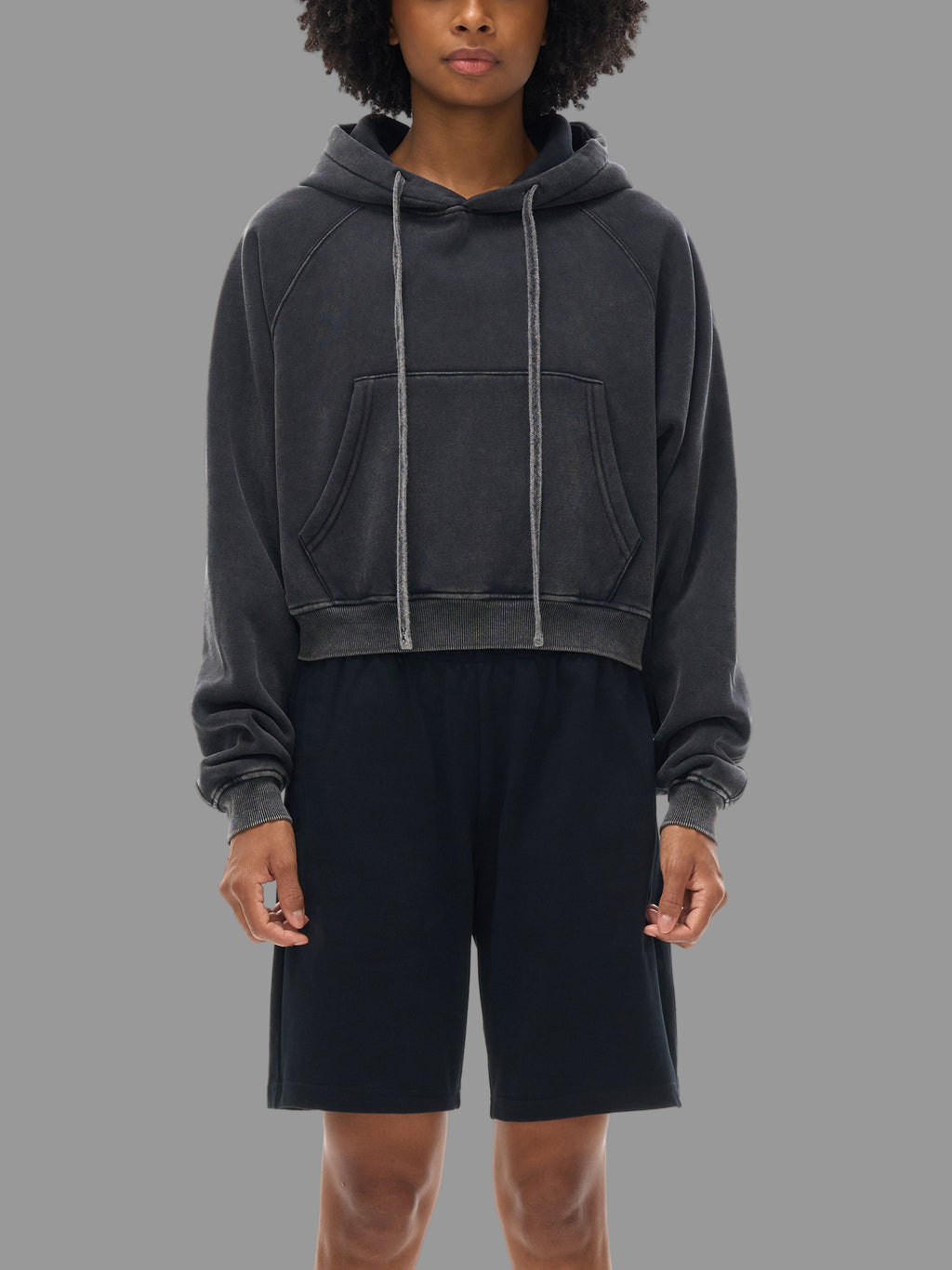 Hoodie court délavé à la neige