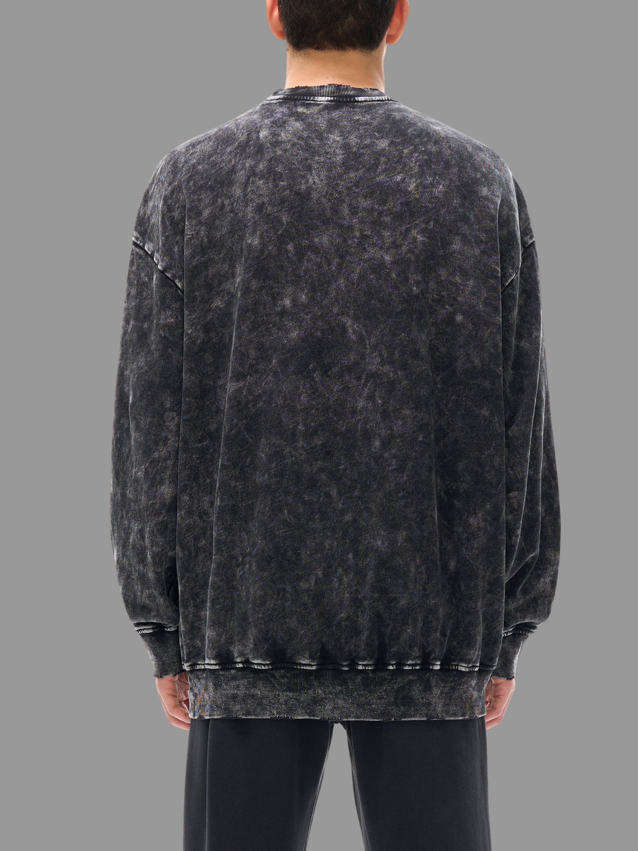 Sweat-shirt délavé à la neige et effiloché à la main