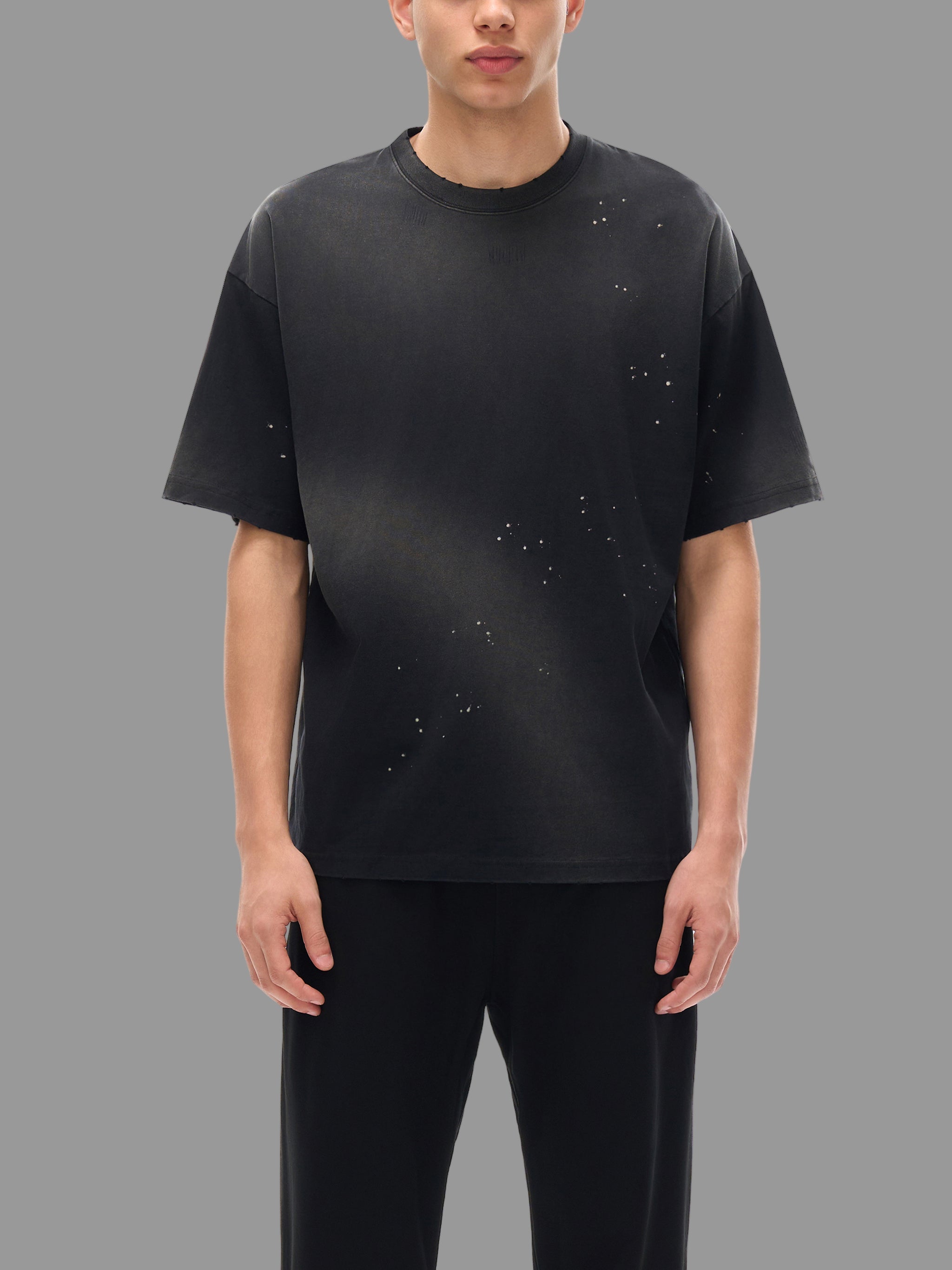 T-shirt à effet délavé et effiloché à la main