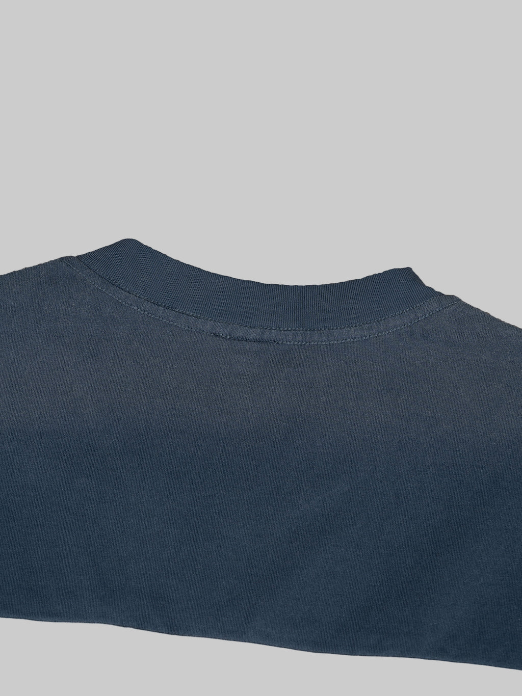 T-shirt à blocs dégradées par le soleil